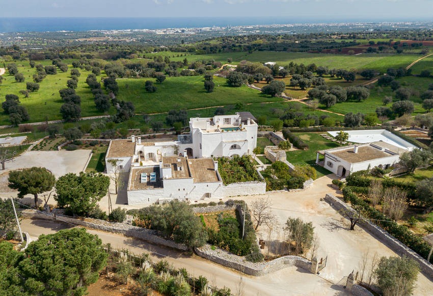 Tenuta Petrarolo estate with historic Masseria and surrounding countryside